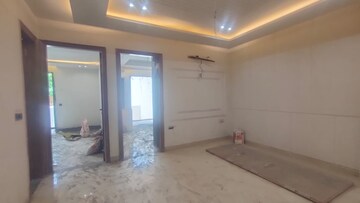 Room in 3 BHK Builder Floor at South City 1 – for Sale