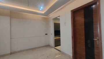 Room in 3 BHK Builder Floor at South City 1 – for Sale