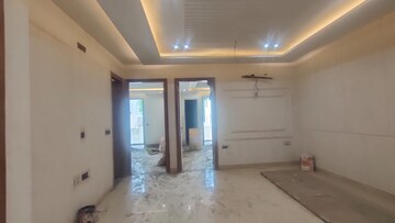 Building Lobby in 3 BHK Builder Floor at South City 1 – for Sale