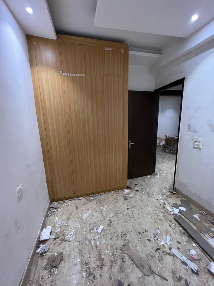 Room, sector 104 2 Bedroom 1050 Sq.Ft. Builder Floor In Sector 104 Noida 8632857