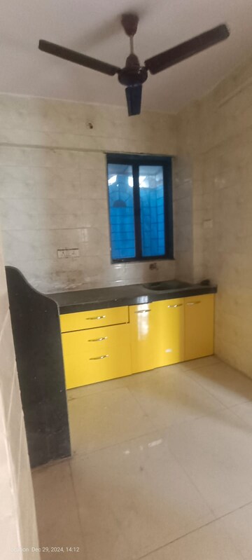 Room in 2 BHK Apartment at Akash Apartment Jambli Naka, Jambli Naka – for Rent