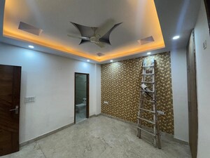 Room in 2 BHK Builder Floor at Sector 73 – for Sale