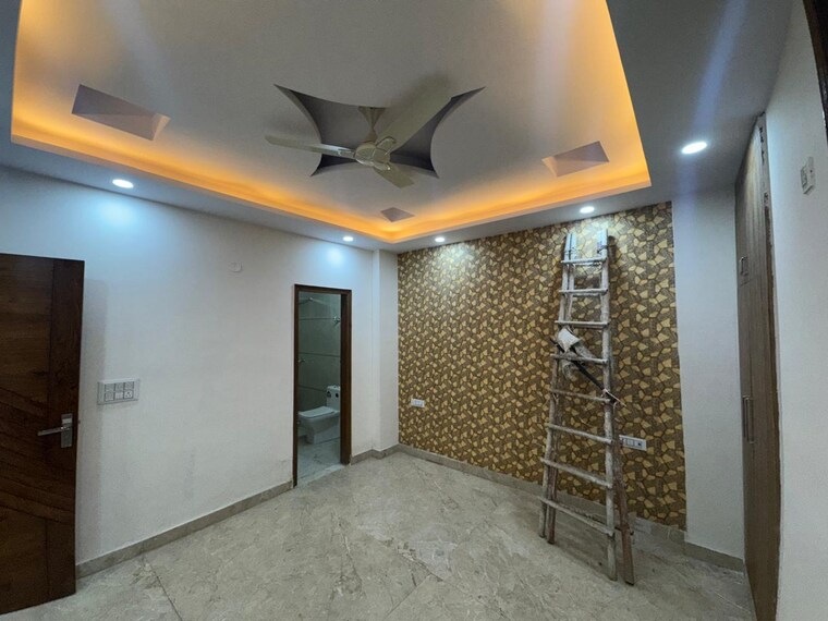 Room, sector 73 2 Bedroom 1000 Sq.Ft. Builder Floor In Sector 73 Noida 8632883