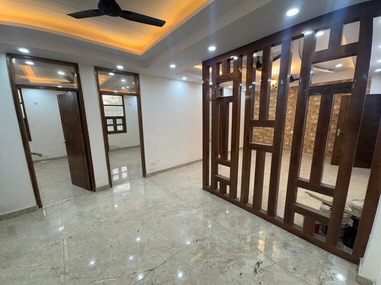 Room, sector 73 2 Bedroom 1000 Sq.Ft. Builder Floor In Sector 73 Noida 8632883