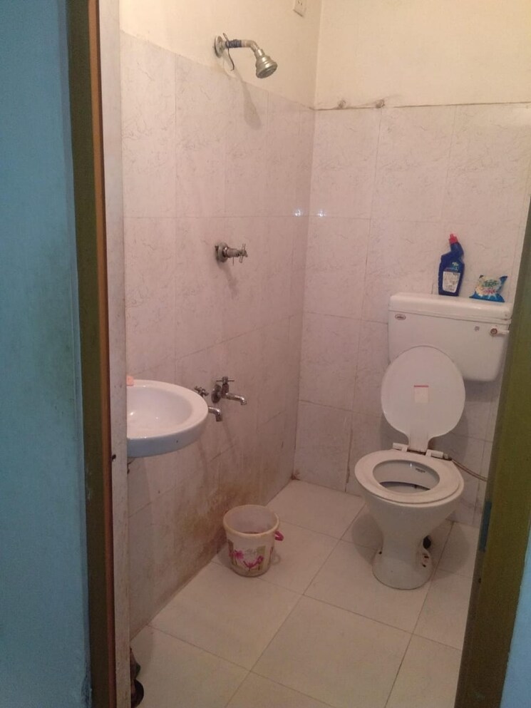 Bathroom, durgakund 2 Bedroom 900 Sq.Ft. Independent House In Durgakund Varanasi 8632870
