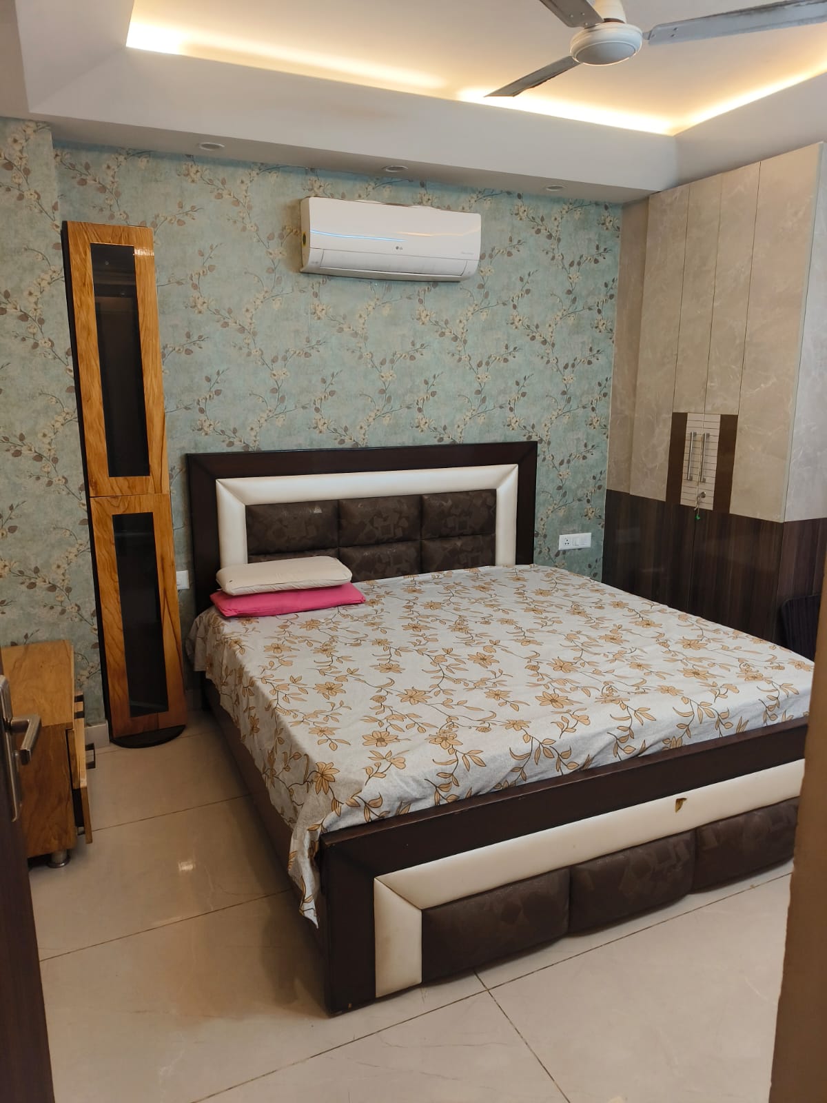 3 BHK + Pooja Room 1850 Sq.Ft. Builder Floor in DLF Garden City Independent Floors