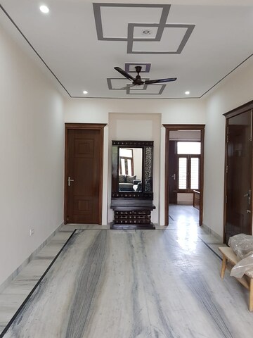 Room in 3.5 BHK Builder Floor at Smart World Gems, Sector 89 – for Rent