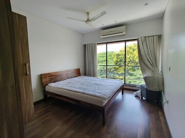 Bedroom in 2 BHK Apartment at Shailja Apartment, Pali Hill – for Rent