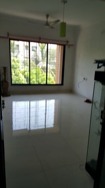 Room in 2 BHK Apartment at Seawoods – for Rent