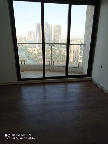 Room in 2 BHK Apartment at Sunteck City Avenue 1, Goregaon West – for Rent