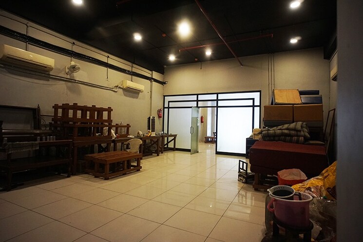  Parking, dev-aurum Commercial Showroom 2350 Sq.Ft. In Prahlad Nagar Ahmedabad 8632971