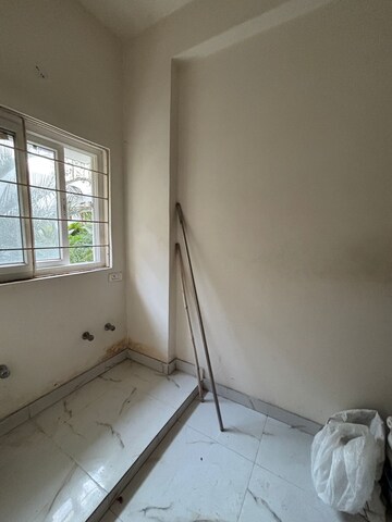 Bathroom in 2 BHK Apartment at Ansal Valley View Estate, Gwal Pahari – for Rent