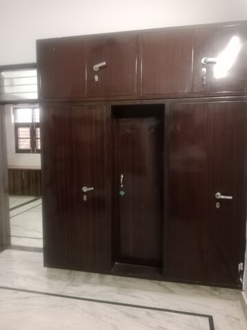 Room in 2 BHK Builder Floor at Sector 18 – for Rent