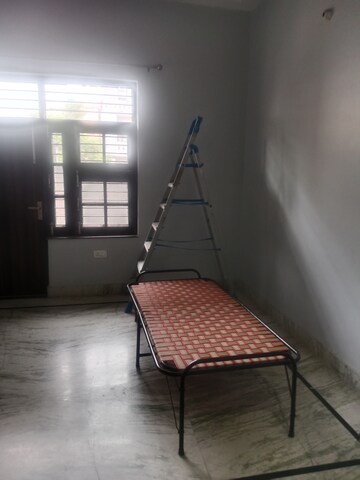 Room in 2 BHK Builder Floor at Sector 18 – for Rent