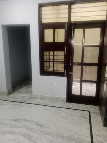 Room in 2 BHK Builder Floor at Sector 18 – for Rent