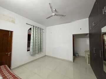 Room in 2 BHK Apartment at Ansal Valley View Estate, Gwal Pahari – for Rent