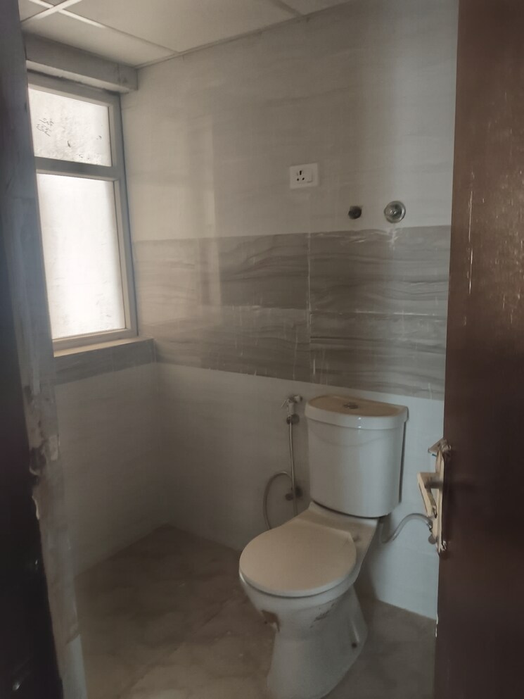 Bathroom, amrapali-leisure-park 2 Bedroom 845 Sq.Ft. Apartment In Amrapali Leisure Valley Greater Noida 8632993