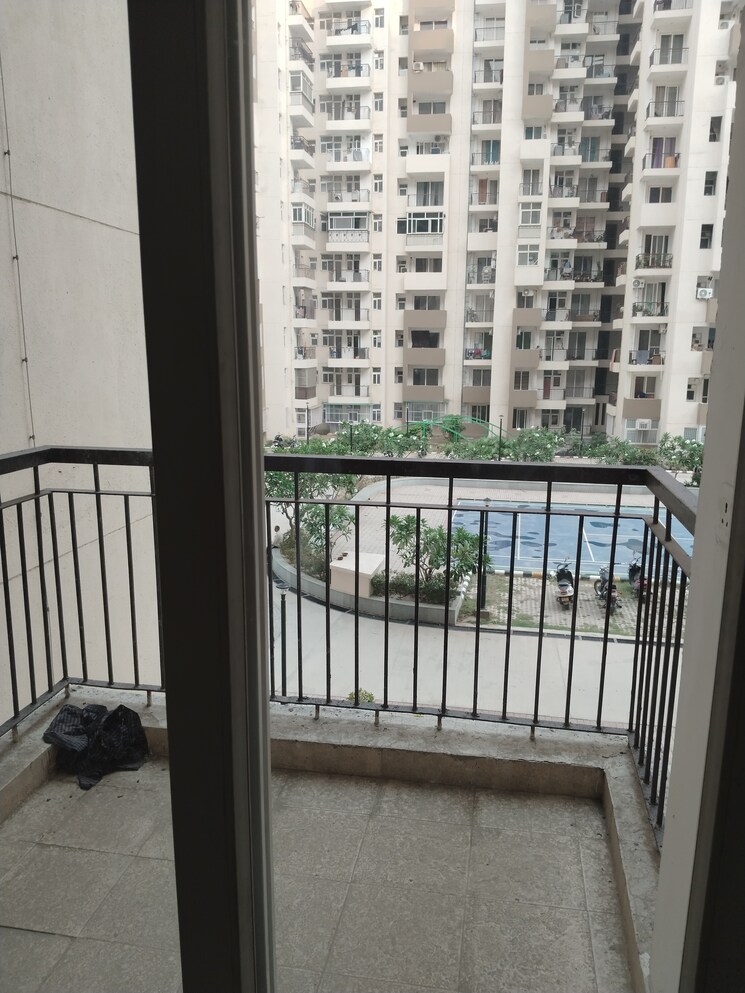 Balcony, amrapali-leisure-park 2 Bedroom 845 Sq.Ft. Apartment In Amrapali Leisure Valley Greater Noida 8632993