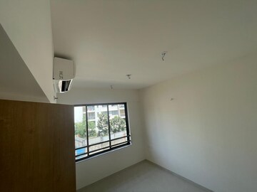 Room in 2 BHK Apartment at Lodha Eternis, Andheri East – for Rent