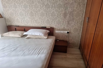 Bedroom in 3 BHK Apartment at Chaitanya Tower, Prabhadevi – for Rent