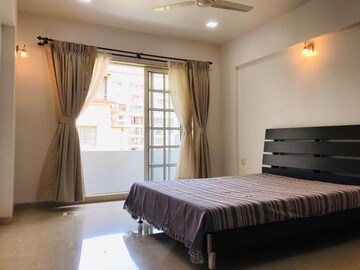Bedroom in 3 BHK Apartment at Khar West – for Rent