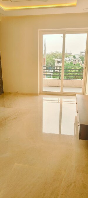 Room in 3 BHK Apartment at Vatika Seven Elements, Sector 89a – for Sale