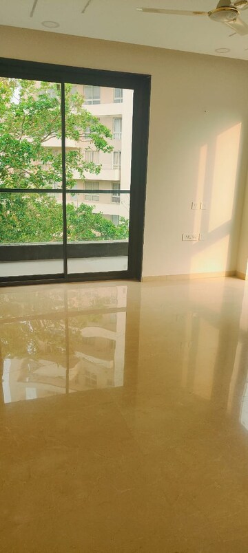 Room in 3 BHK Apartment at Vatika Seven Elements, Sector 89a – for Sale