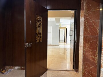 Room in 3.5 BHK Apartment at Dheeraj Serenity, Santacruz West – for Rent
