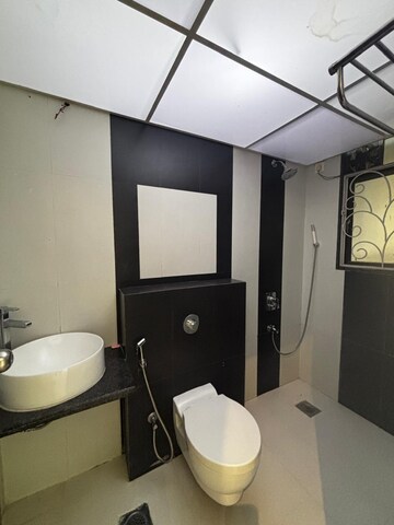 Team Area in 3.5 BHK Apartment at Dheeraj Serenity, Santacruz West – for Rent