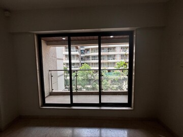 Room in 3.5 BHK Apartment at Dheeraj Serenity, Santacruz West – for Rent
