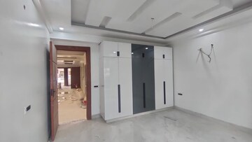 Room in 4 BHK Builder Floor at Sector 14 – for Sale