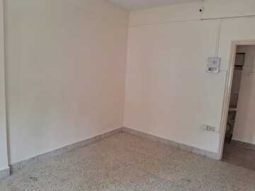 Room in 2 BHK Apartment at Retreat Apartment, Santacruz West – for Rent