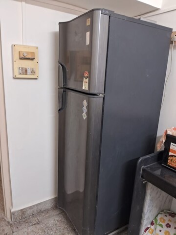 Furnished Amenities in 2 BHK Apartment at Retreat Apartment, Santacruz West – for Rent