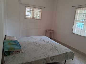 Bedroom in 2 BHK Apartment at Retreat Apartment, Santacruz West – for Rent