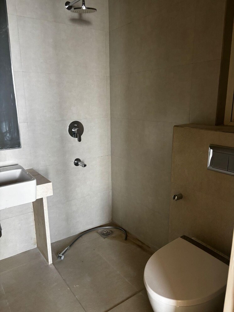 Bathroom, indiabulls-sky-forest 3 Bedroom 1721 Sq.Ft. Apartment In Lower Parel Mumbai 8633109