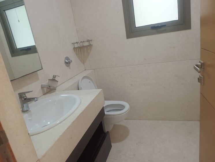 Bathroom, sobha-international-city-phase-1 5 Bedroom 5816 Sq.Ft. Villa In Sector 109 Gurgaon 8633137