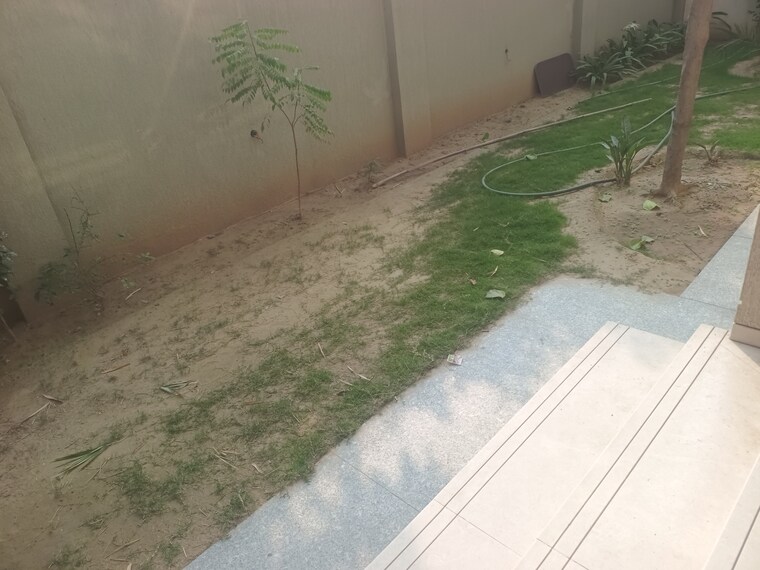 Garden, sobha-international-city-phase-1 5 Bedroom 5816 Sq.Ft. Villa In Sector 109 Gurgaon 8633137