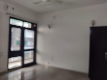 Room in 3 BHK Builder Floor at Unitech South City II, Sector 50 – for Rent