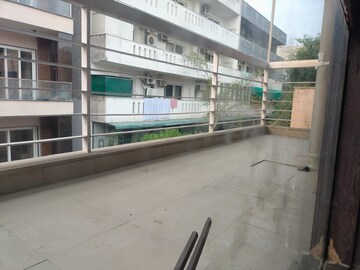 3 BHK Builder Floor – Exterior View View at Unitech South City II, Sector 50 - for Rent