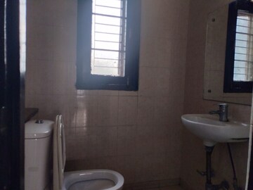 Bathroom in 3 BHK Builder Floor at Unitech South City II, Sector 50 – for Rent