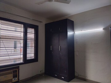Room in 3 BHK Builder Floor at Unitech South City II, Sector 50 – for Rent