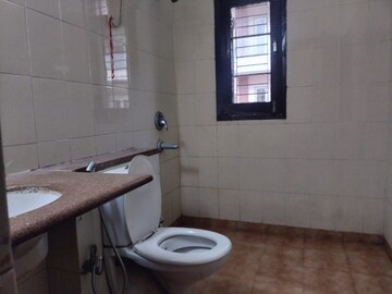 Bathroom in 3 BHK Builder Floor at Unitech South City II, Sector 50 – for Rent