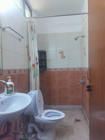 Bathroom in 3 BHK Builder Floor at SS Mayfield Gardens, Sector 51 – for Rent