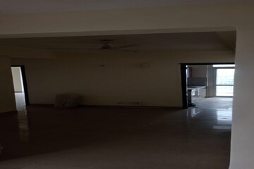 Room in 2.5 BHK Apartment at KLJ Greens, Sector 77 – for Rent