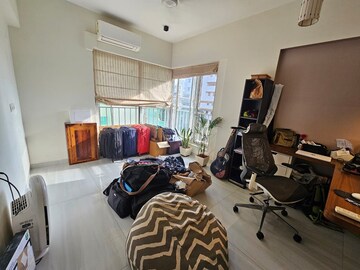 Room in 3 BHK Apartment at Bandra West – for Rent