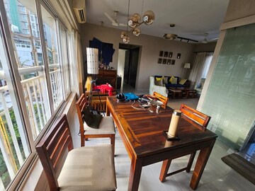 Room in 3 BHK Apartment at Bandra West – for Rent