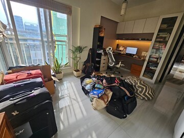 Room in 3 BHK Apartment at Bandra West – for Rent