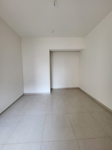 Room in 2 BHK Apartment at Runwal Eirene, Balkum Pada – for Rent