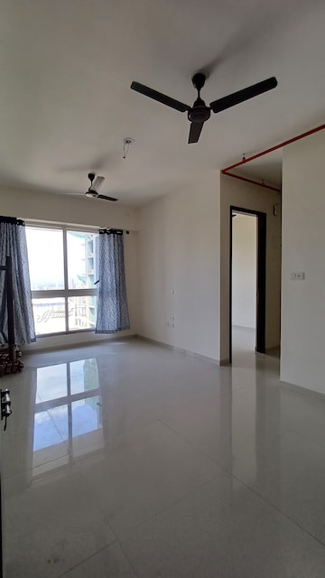 Room in 2 BHK Apartment at Sheth Zuri, Laxmi Nagar – for Rent