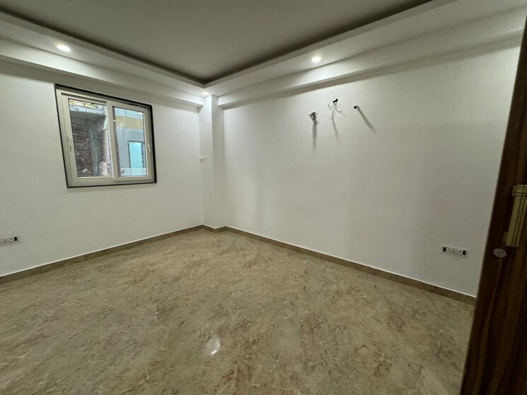 Room, sector 74 4 Bedroom 1850 Sq.Ft. Builder Floor In Sector 74 Noida 8633233